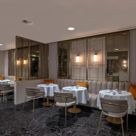 Hilton Centre Hotel 5*