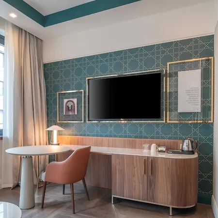 Hilton Centre 5*