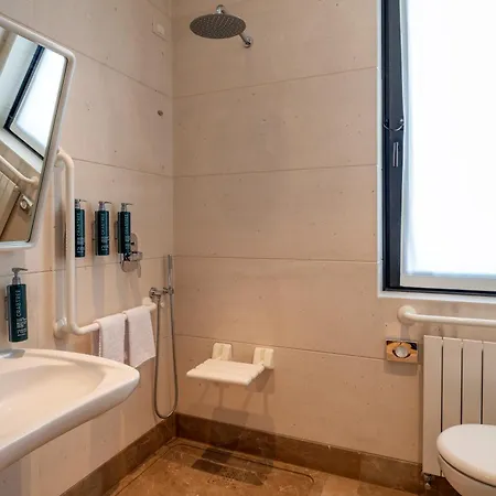 Hilton Centre Hotel 5*
