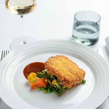 Hilton Centre Hotel 5*