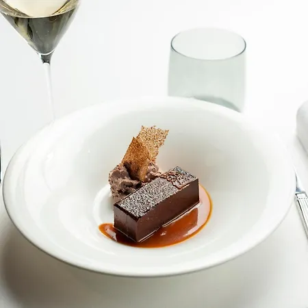 호텔 Hilton Centre 5*