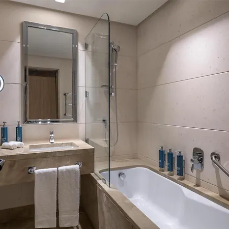 Hilton Centre Отель