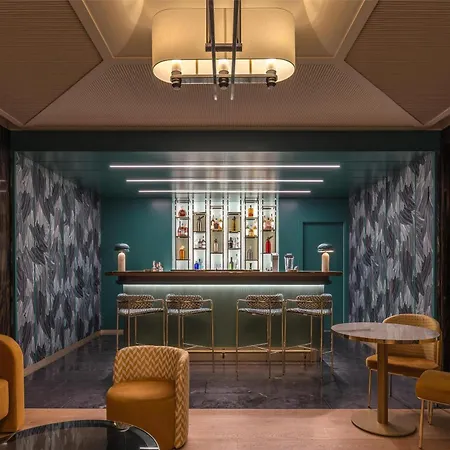 Ξενοδοχείο Hilton Centre 5*